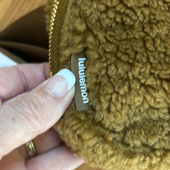 NWT Lululemon Fleece Everywhere Belt Bag Vol 1L in Burnt Caramel - Picture 9 of 9